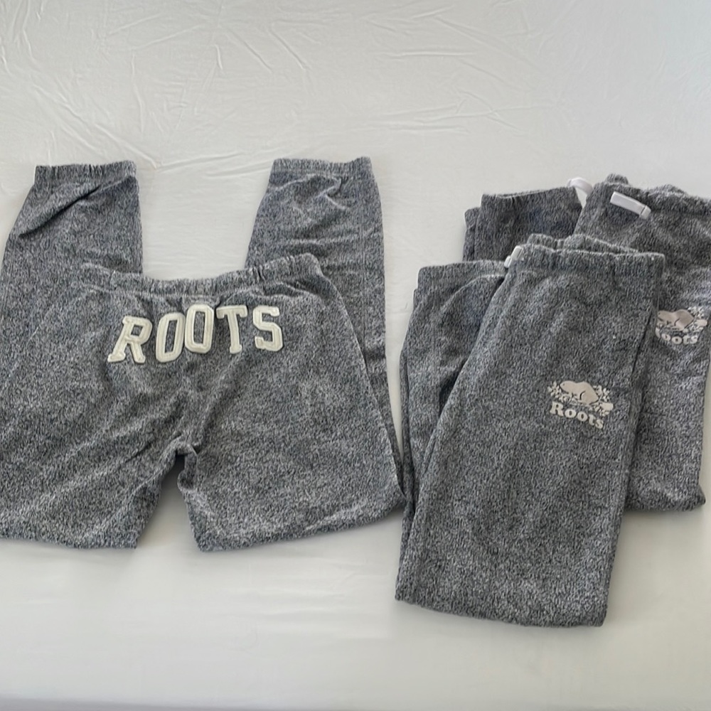 Bundle of 3 identical pairs of roots sweat pants